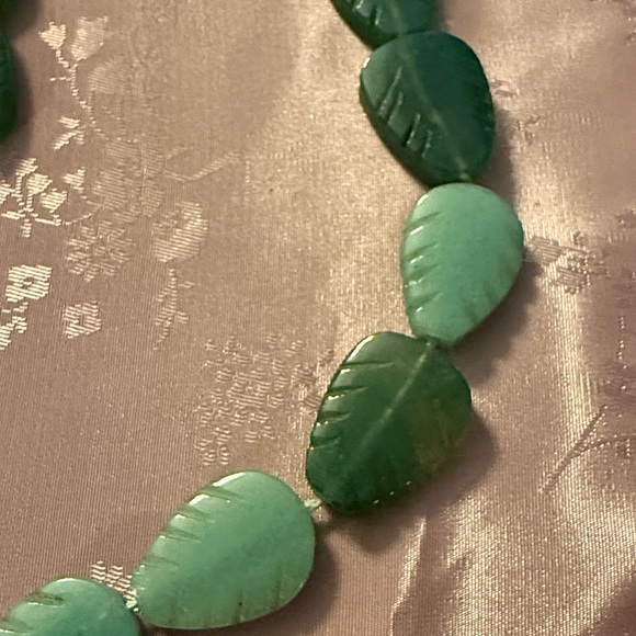 Green jade Leaf Pendant Necklace with sterling silver accents - Picture 3 of 3